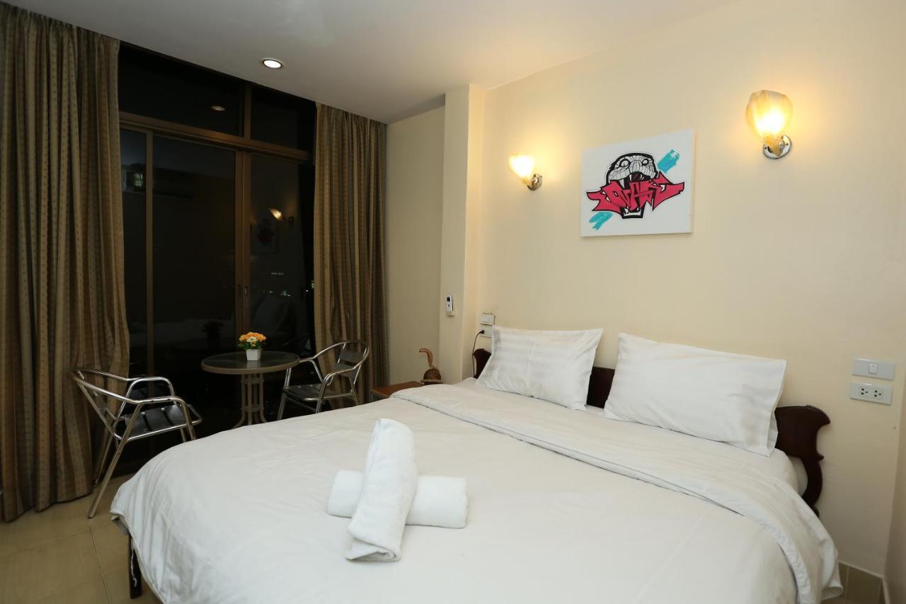 Zodiac Hotel Patong Exterior photo